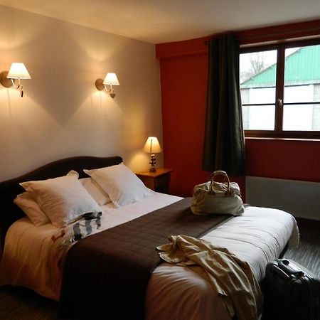 Logis - Auberge Du Colombier Guînes Eksteriør billede