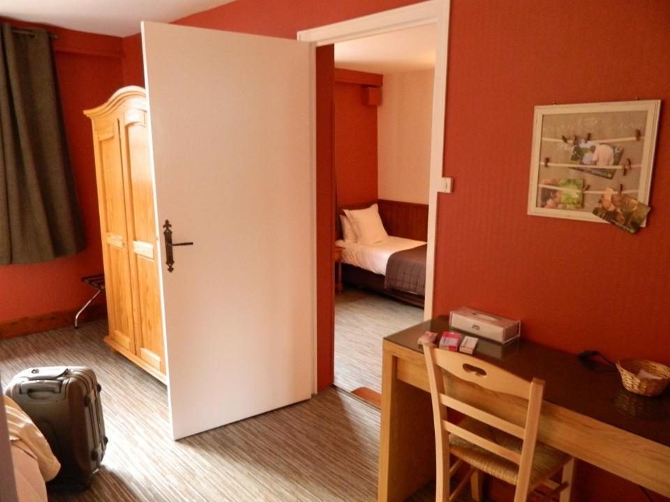 Logis - Auberge Du Colombier Guînes Værelse billede