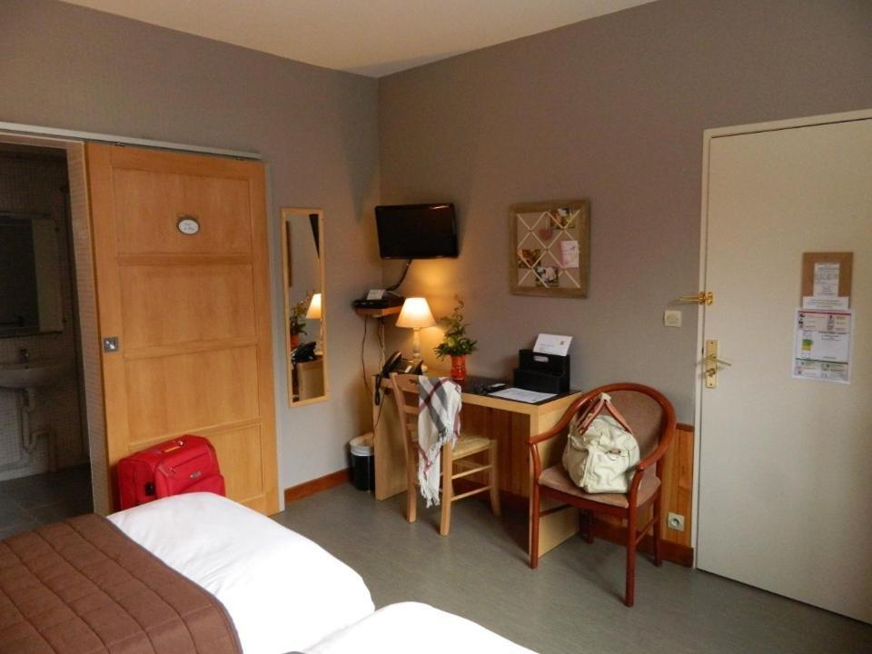 Logis - Auberge Du Colombier Guînes Værelse billede