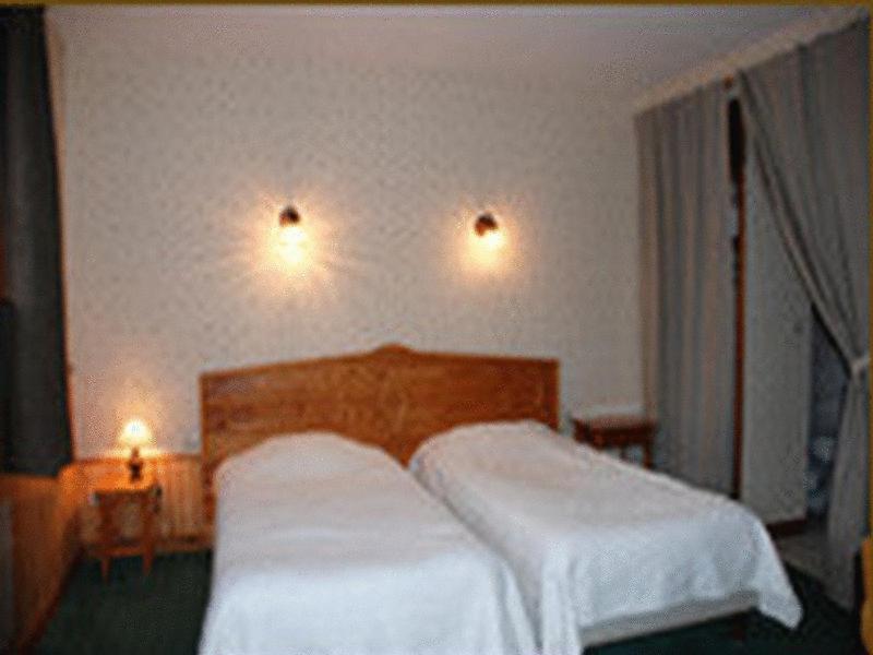 Logis - Auberge Du Colombier Guînes Eksteriør billede